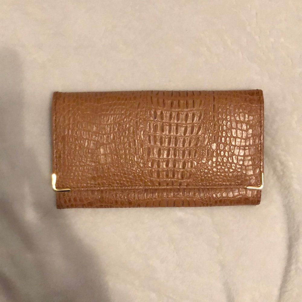 Croco embossed tan leather wallet